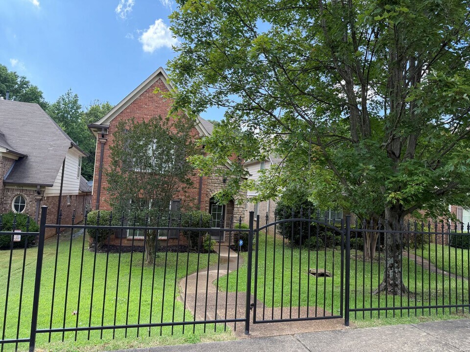 1319 Appling Rd in Cordova, TN - Building Photo