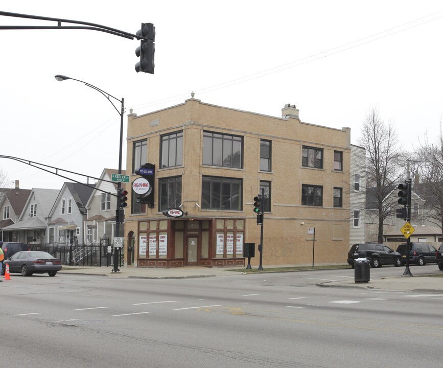 4159 W Fullerton Ave in Chicago, IL - Building Photo