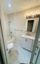 325 E Verdugo Ave, Unit D in Burbank, CA - Building Photo - Building Photo