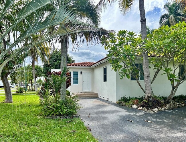 222 SE 1st St in Dania Beach, FL - Foto de edificio - Building Photo