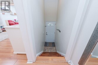 11 Robert Ln in Halton Hills, ON - Building Photo - Building Photo