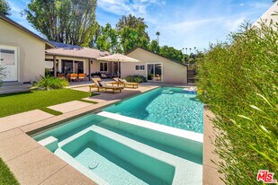 19841 Henshaw St in Los Angeles, CA - Building Photo