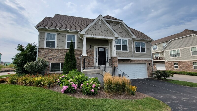 200 Goldenrod Dr in Elgin, IL - Building Photo