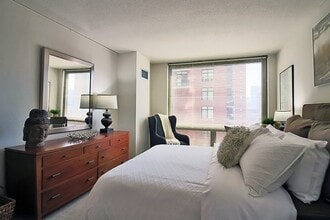 9 W Elm St in Chicago, IL - Building Photo - Building Photo