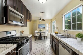 3252 Centavo Dr in Las Vegas, NV - Building Photo - Building Photo