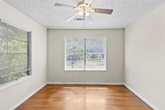 1214 Oak St in Burnet, TX - Building Photo - Building Photo
