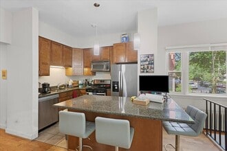 429 W Wellington Ave, Unit 1A in Chicago, IL - Building Photo - Building Photo