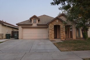 424 Barclay Way in Merced, CA - Building Photo