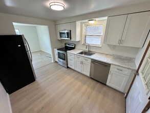 1010 Lessing St in Pittsburgh, PA - Building Photo - Building Photo