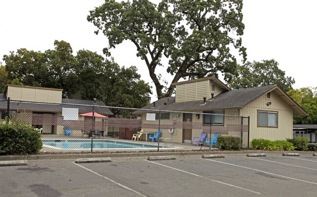 Woodgate Oaks Apartments in Santa Rosa, CA - Building Photo - Building Photo