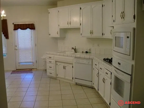 716 Windsor Park Dr in Bakersfield, CA - Building Photo - Building Photo