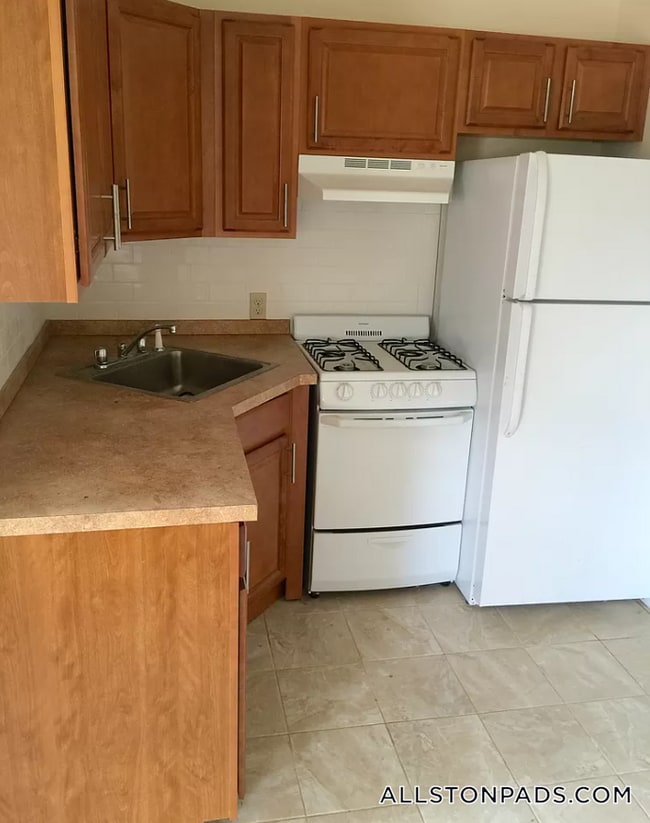 19 Brighton Ave, Unit 4