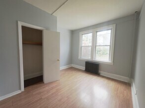136 W 30th St in Bayonne, NJ - Building Photo - Building Photo