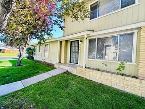 845 Ridgewood Dr in Sparks, NV - Building Photo - Building Photo