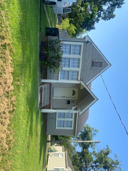 153 E Elmwood St in Shreveport, LA - Foto de edificio