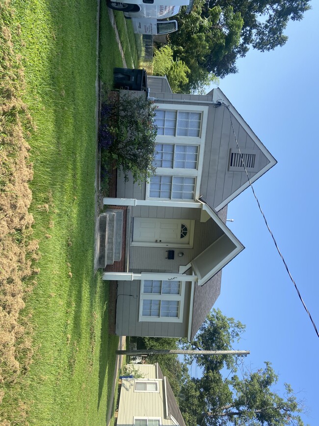 153 E Elmwood St