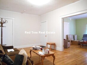 40 Orchard Rd, Unit 2 in Brookline, MA - Building Photo - Building Photo