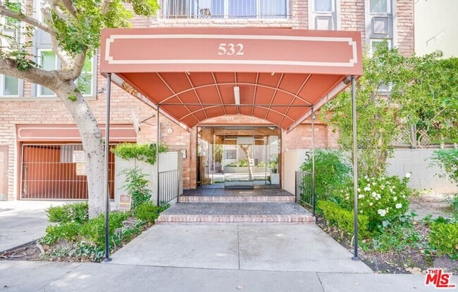 property at 532 N Rossmore Ave