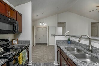 Catawba Apartments in Belmont, NC - Foto de edificio - Interior Photo