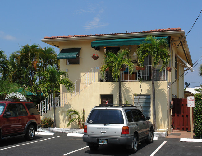 808-812 NE 18th Ave Fort Lauderdale, FL 33304 in Fort Lauderdale, FL - Building Photo - Building Photo