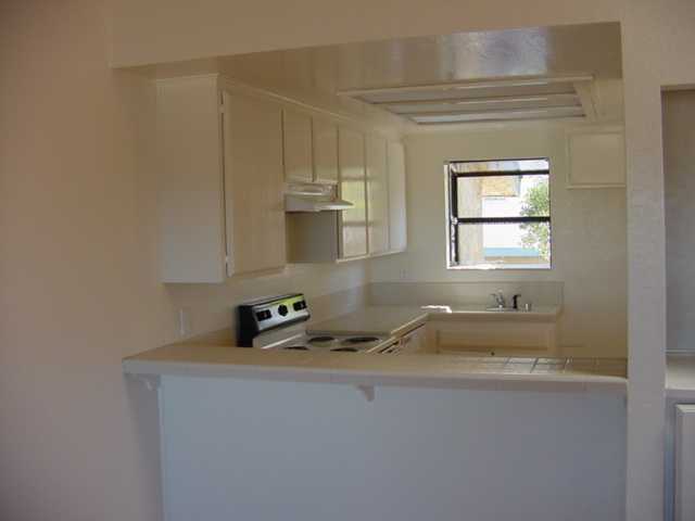 4568 W Point Loma Blvd in San Diego, CA - Building Photo - Building Photo