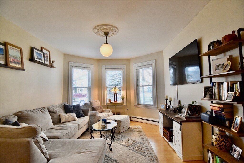 13 Maryland St in Boston, MA - Building Photo