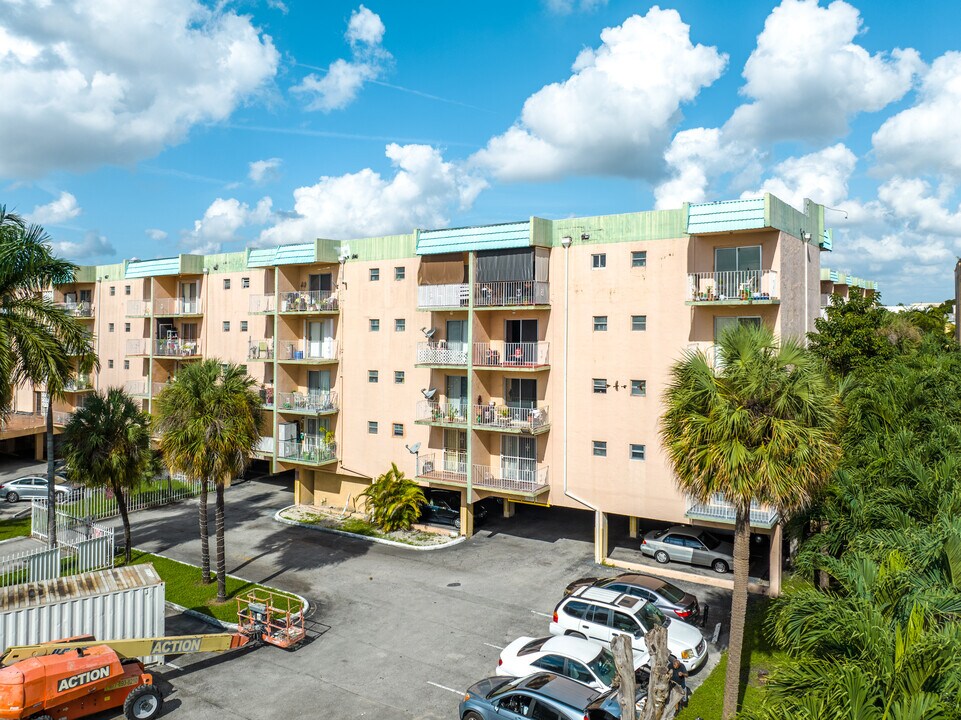 El Sol in Hialeah, FL - Building Photo