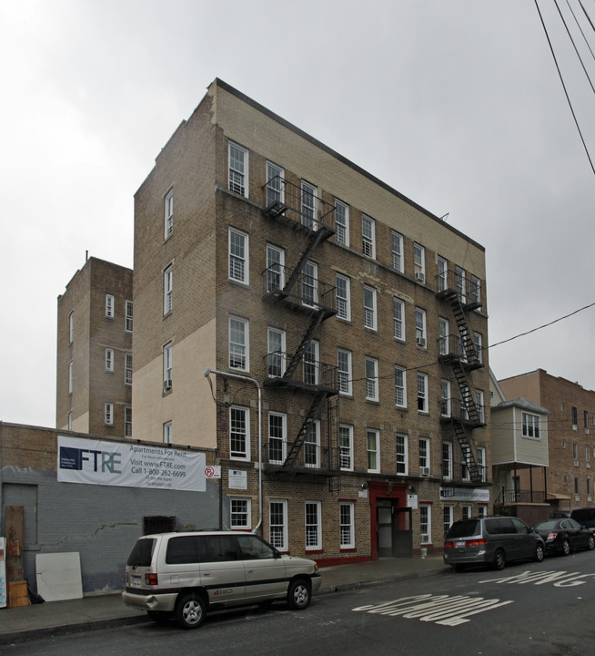 686 Rosewood St in Bronx, NY - Foto de edificio