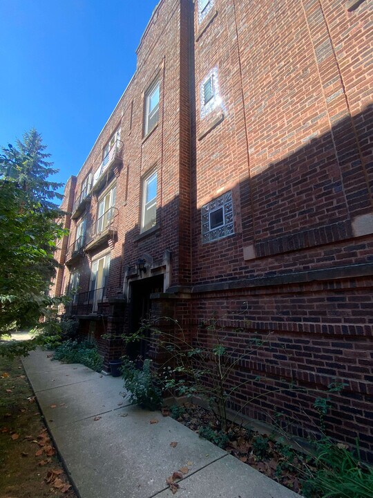 6332 N Magnolia Ave, Unit 3W in Chicago, IL - Foto de edificio
