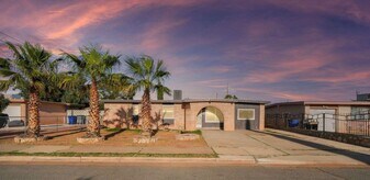 10404 Omega Cir in El Paso, TX - Building Photo