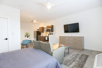 Studios180 - Short/Long Term Leases in Lexington, KY - Foto de edificio - Building Photo
