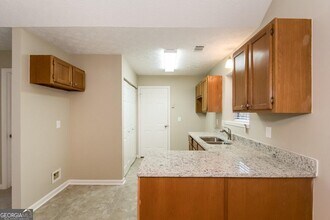 1136 Oakwood Manor Ct in Decatur, GA - Building Photo - Building Photo