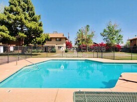 6742 N 43rd Ave in Glendale, AZ - Building Photo