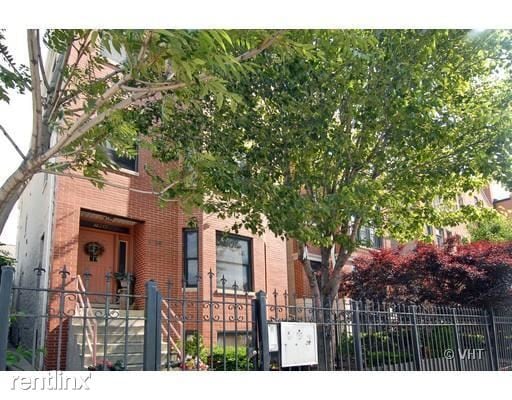 1966 W Diversey Pkwy-Unit -Apt 2 in Chicago, IL - Building Photo
