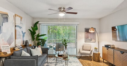 Verandahs at Cliffside in Arlington, TX - Foto de edificio - Building Photo