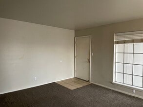 4710 E 68th St in Tulsa, OK - Building Photo - Building Photo