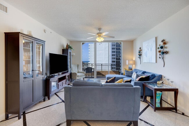 2065 S Ocean Dr in Hallandale Beach, FL - Building Photo - Building Photo
