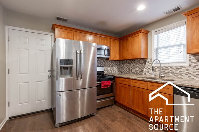 property at 1530 N Greenview Ave