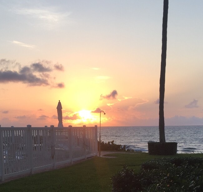 3851 N Ocean Blvd, Unit 114 in Gulf Stream, FL - Foto de edificio - Building Photo