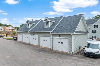 Maplecroft Village in Cheshire, CT - Building Photo - Building Photo