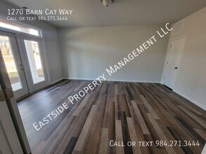 1270 Barn Cat Way in Apex, NC - Building Photo - Building Photo