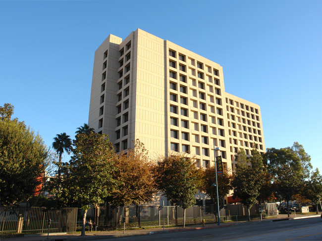 Magnolia Towers in North Hollywood, CA - Building Photo - Building Photo