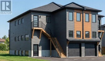 51 Haynes Ave in St Catharines, ON - Building Photo