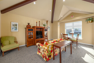 Summer Creek Apartments in Tigard, OR - Building Photo - Interior Photo