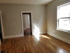 45 Adams St, Unit 1 in Medford, MA - Foto de edificio - Building Photo