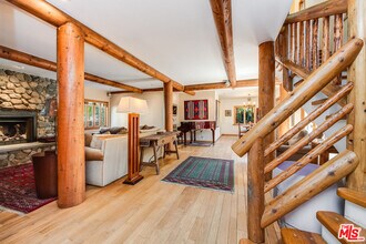 454 E Rustic Rd in Santa Monica, CA - Building Photo - Building Photo