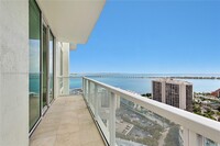 218 SE 14th St, Unit TS206 in Miami, FL - Foto de edificio - Building Photo