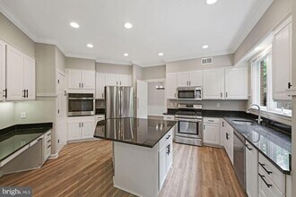 5108 Warren Pl NW in Washington, DC - Building Photo - Building Photo