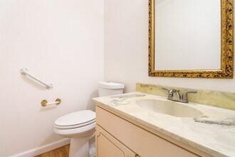 6332 Chevy Chase Dr in Houston, TX - Building Photo - Building Photo