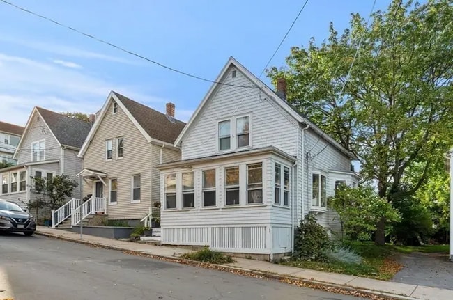 110 Moreland St in Somerville, MA - Building Photo - Building Photo
